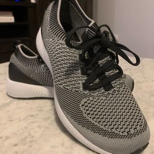 Skechers Bobs Memory Foam tennis shoes - 6.5